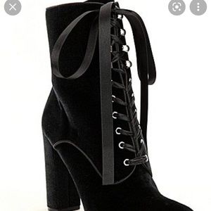 New Steve Madden Evolved lace up black velvet booties